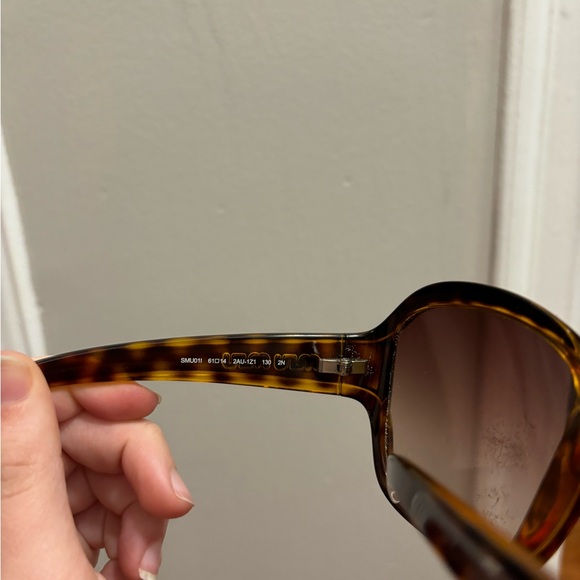 Oversized vintage Miu Miu tortoise sunglasses - Picture 4 of 6